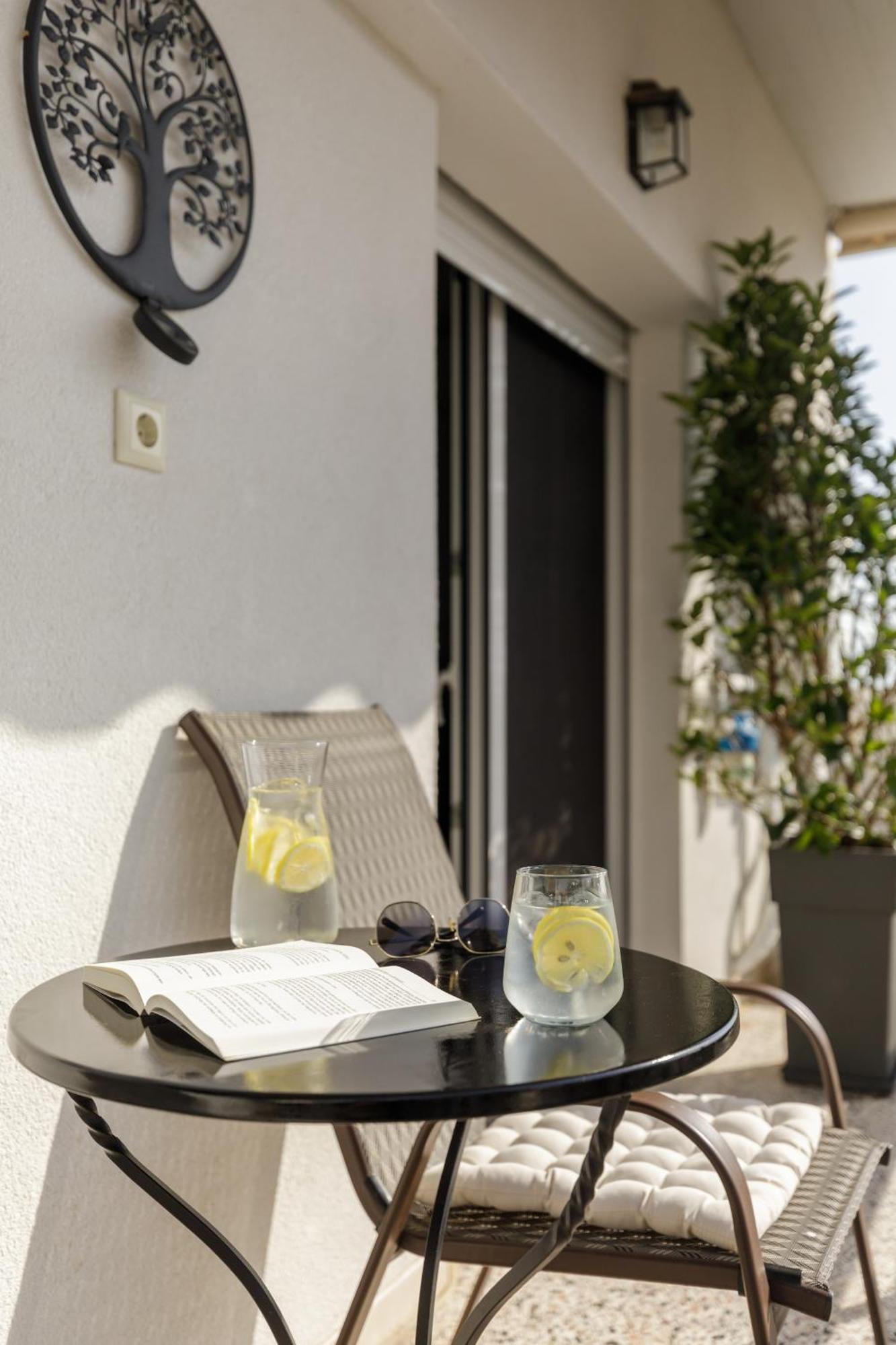 53 Central Luxury Apartment Kalamaria Tesalonika Bagian luar foto